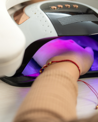 gel nails UV lamp process